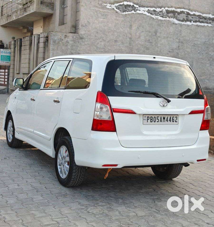 Toyota Innova 2.5 Gx (diesel) 8 Seater Bs Iv, 2015, Diesel