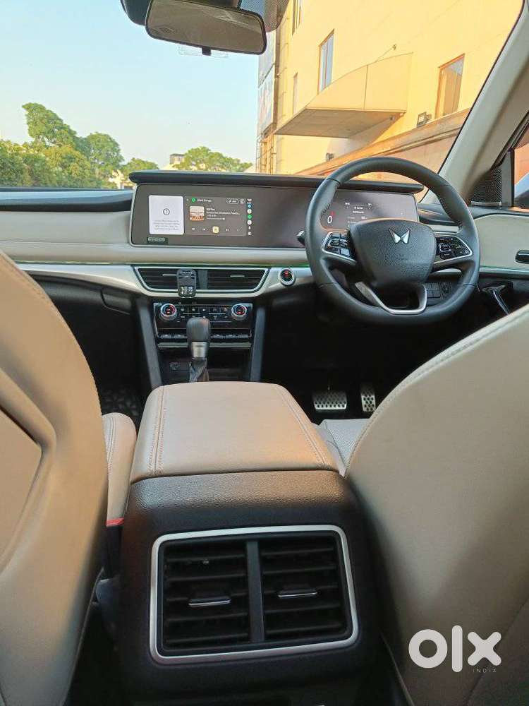 Mahindra Xuv700 2.0 Ax 7 Petrol At Luxury Pack Str, 2023, Petrol