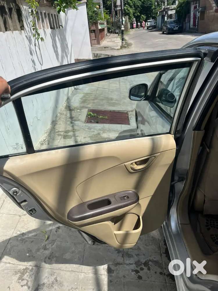 Honda Amaze Diesel 2014 Brand New Condition Hai Urgent Sell