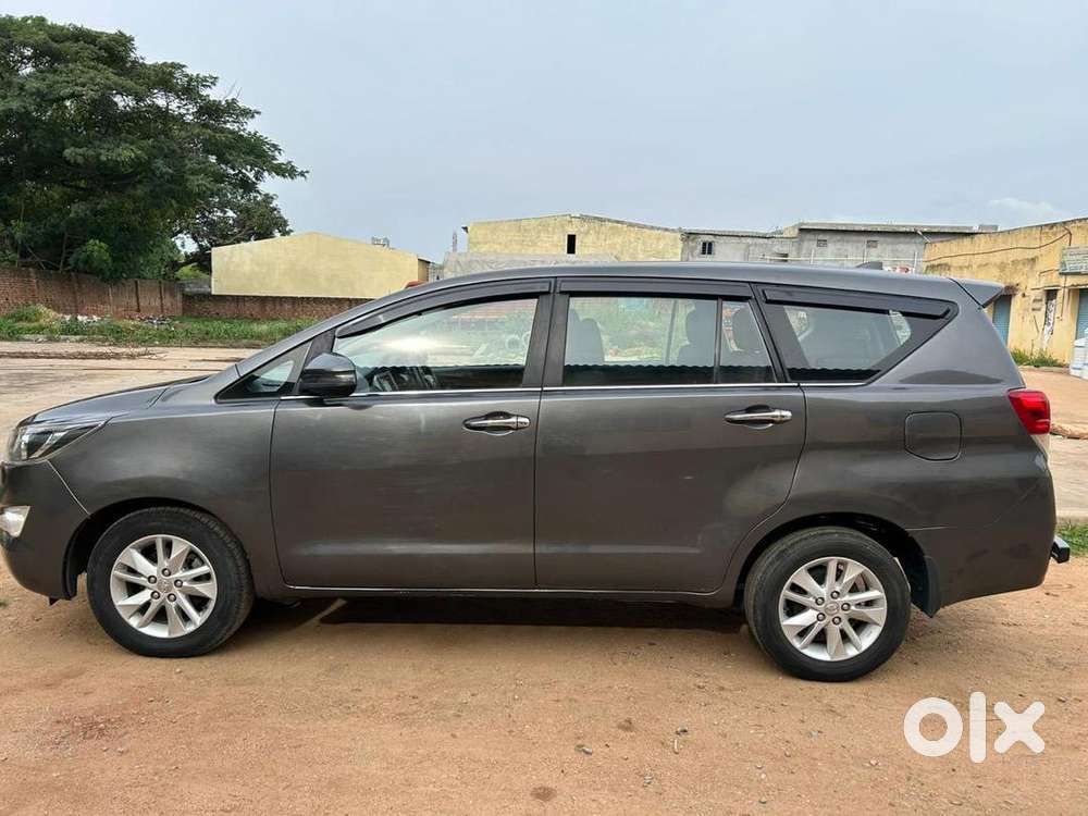 Toyota Innova Crysta 2.4g 2018 Diesel 100000 Km Driven