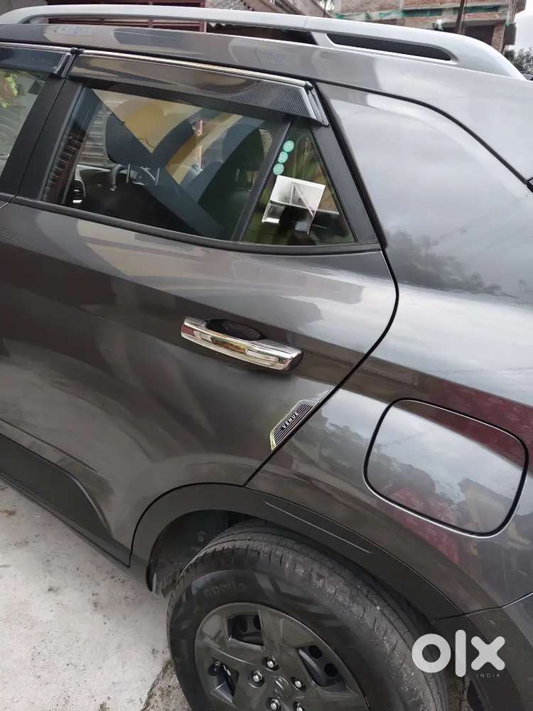 Hyundai Venue 1.2 Kappa Mt S (2023 Model) (only 4800 Km Driven)