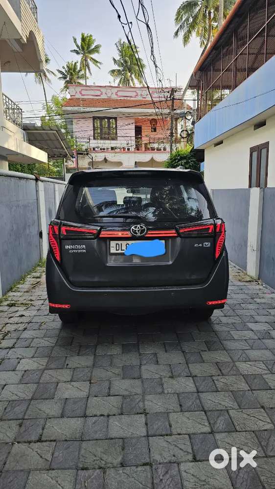Toyota Innova Crysta 2.4 V Diesel 2017