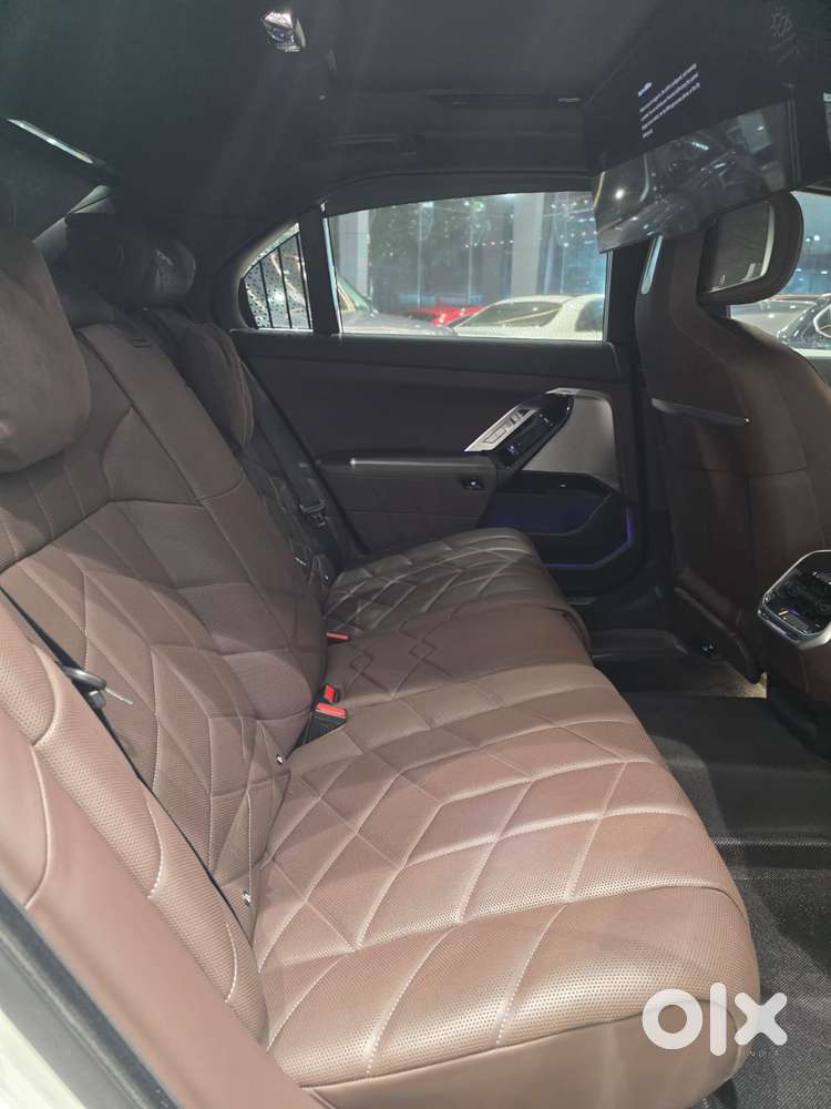Bmw I7 Xdrive60, 2023, Electric