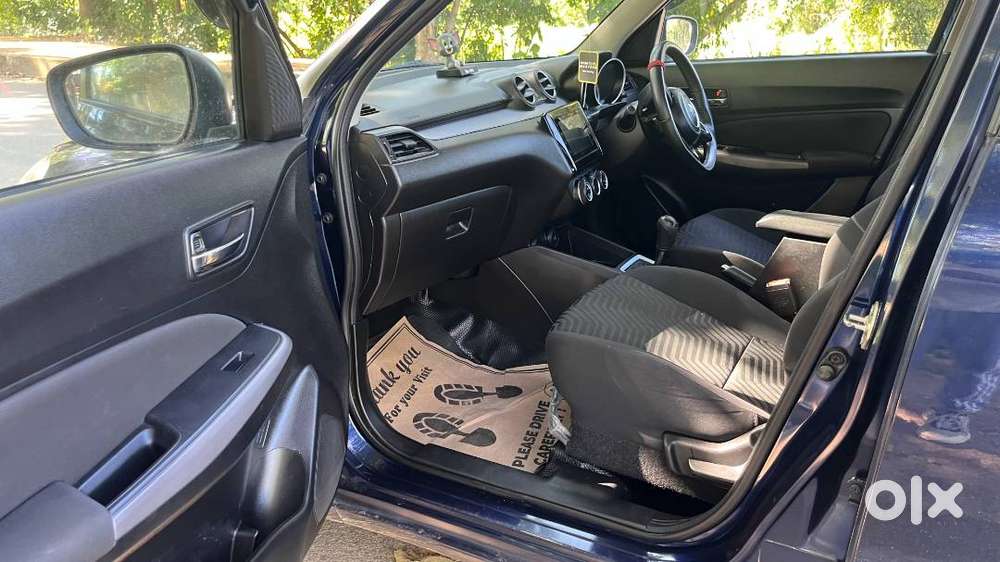 Showroom-condition, Accident-free Maruti Suzuki Swift Zxi