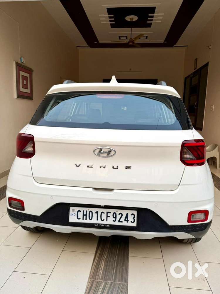Hyundai Venue 2021 Petrol 67000 Km Driven