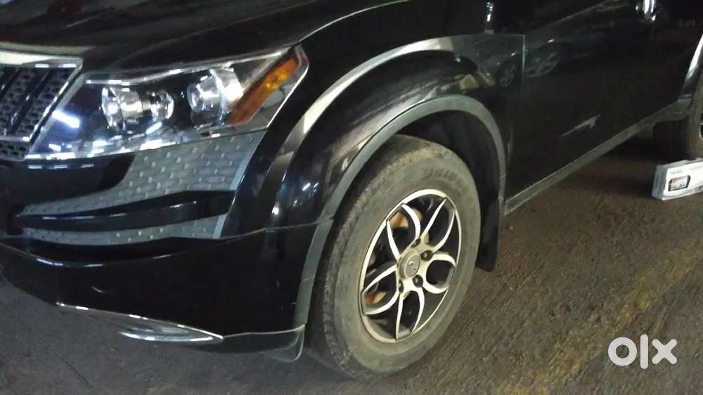 Black Xuv 500