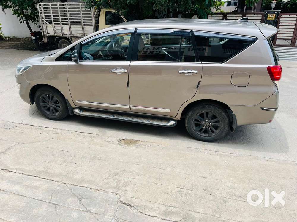 Toyota Innova Crysta 2.4 V 8 Str, 2017, Diesel