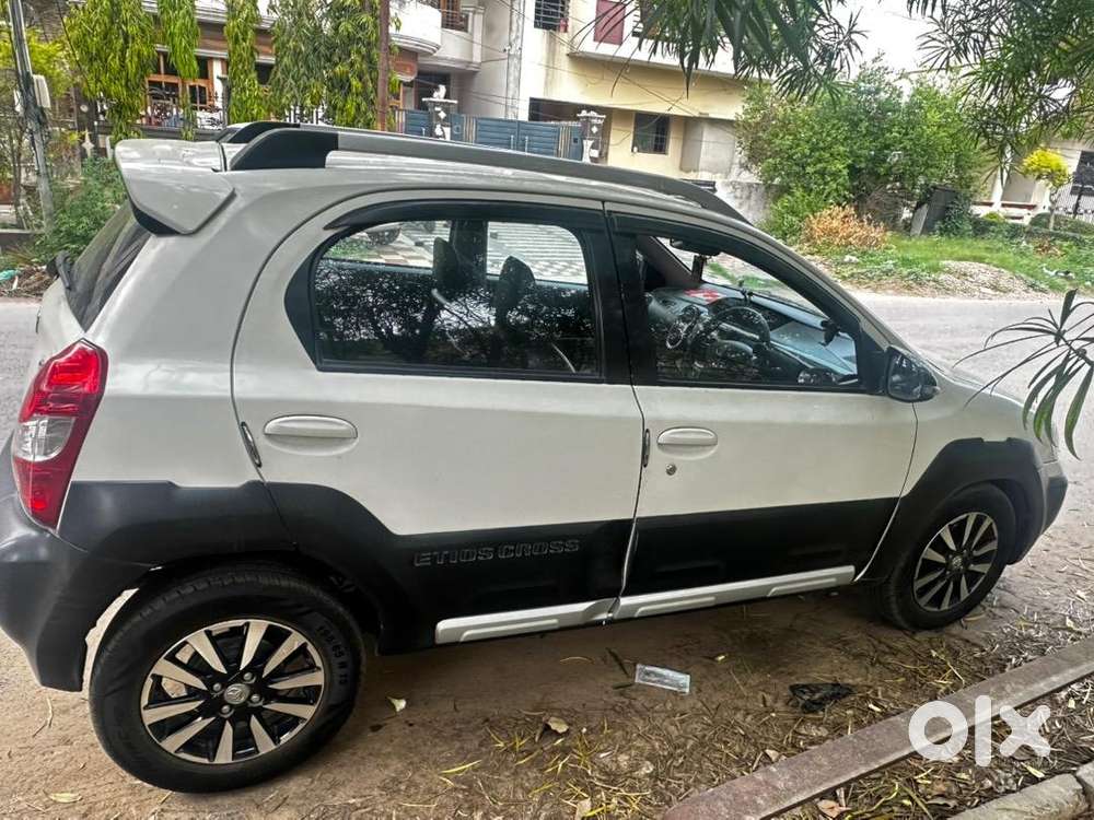 Toyota Etios Cross 2016 Diesel Well Maintained