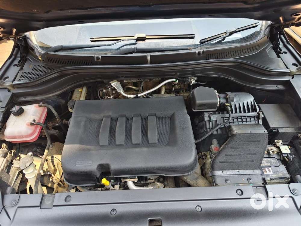 Mahindra Xuv700 2023 Diesel Well Maintained
