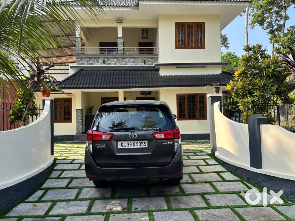 Toyota Innova Crysta 2017 Diesel 100000 Km Driven.