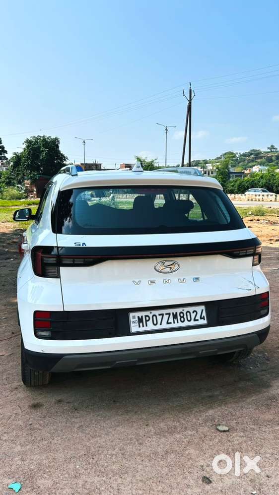Hyundai Venue Petrol Manual 2024