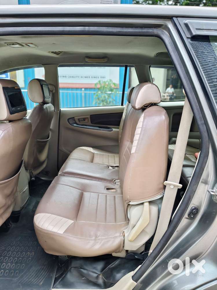 Toyota Innova 2004-2011 2.5 G4 Diesel 8-seater, 2010, Diesel