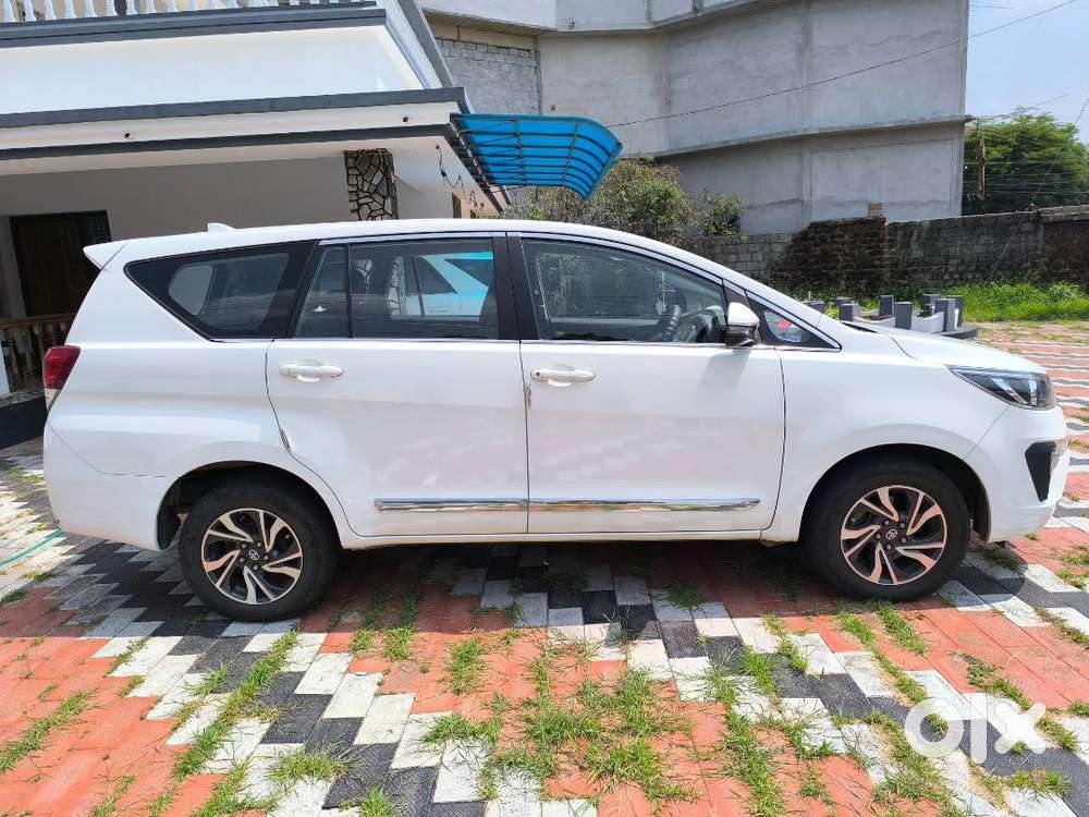 Crysta White In Excellent Condition For Sale