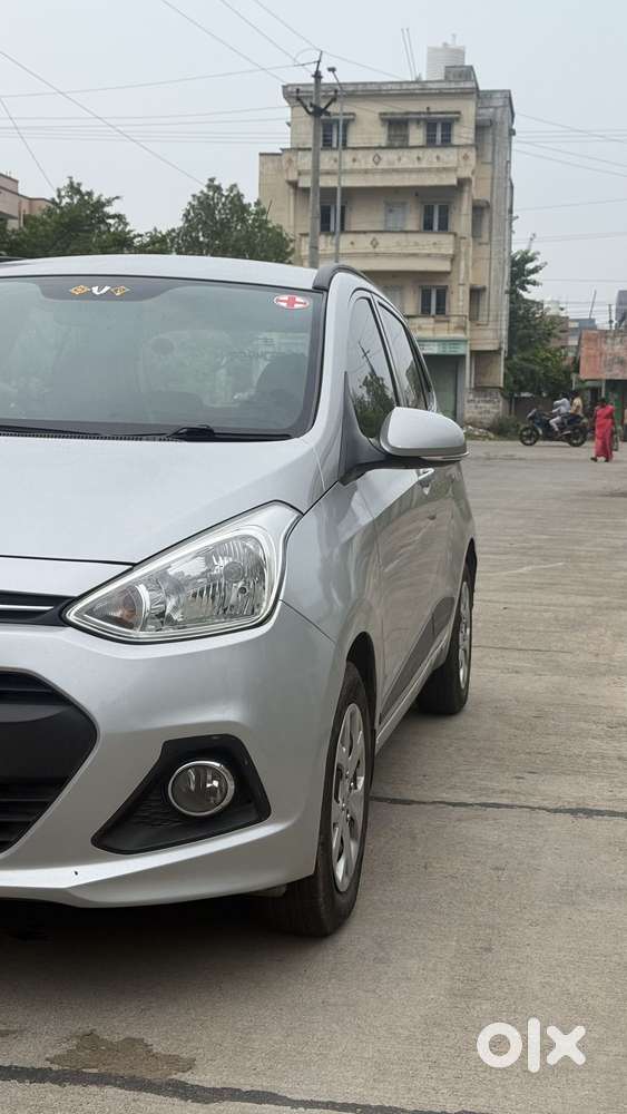 Hyundai Grand I10 Sportz, 2016, Petrol