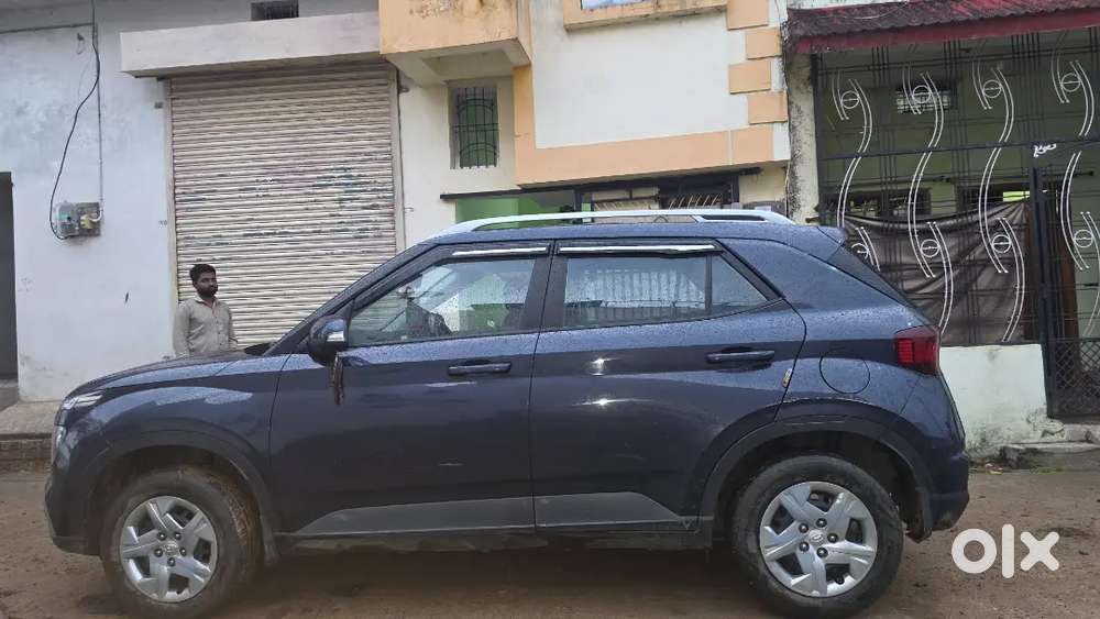Hyundai Venue 2022 Petrol Well Maintained