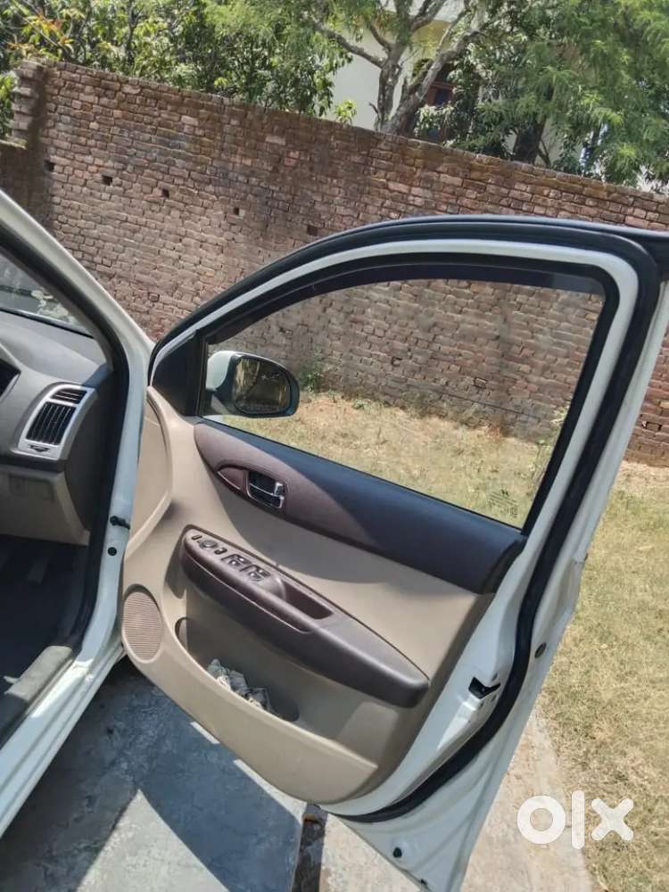 Hyundai I20 2011 Diesel 100000 Km Driven