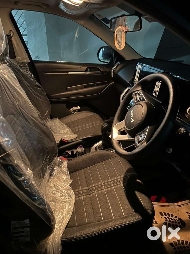 Kia Sonet 2025 Petrol 4900 Km Driven