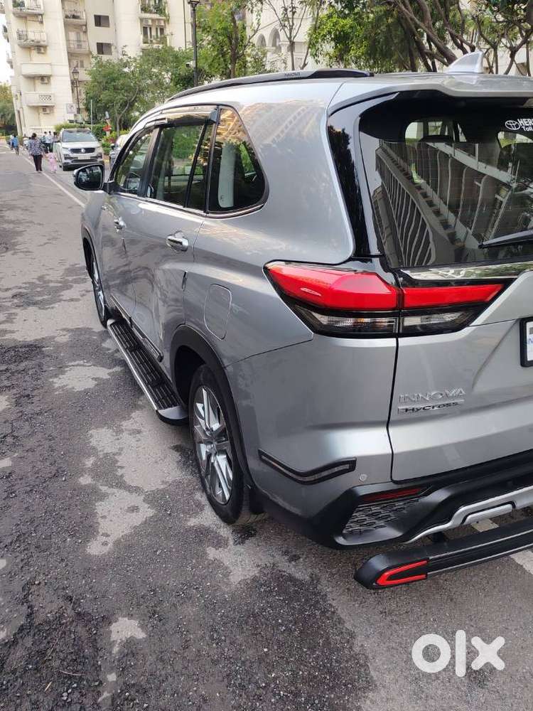 Toyota Innova Hycross 2.0 Zx Hybrid 7 Str, 2025, Petrol