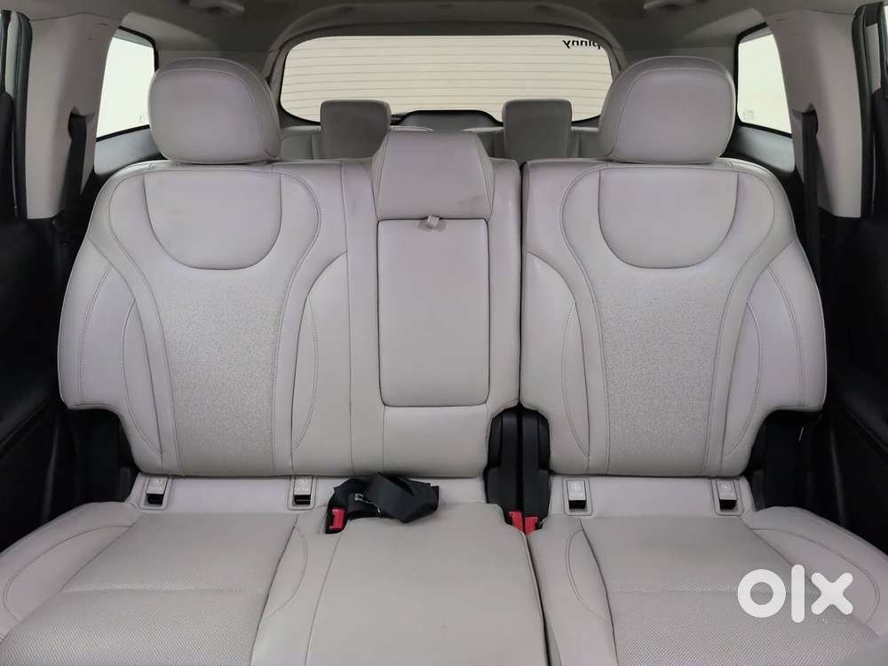 Mahindra Xuv700 2.0 Ax 7 Petrol At Luxury Pack Str, 2021, Petrol