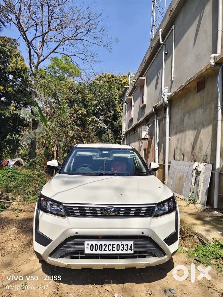 Mahindra Xuv300 2023 Petrol Well Maintained