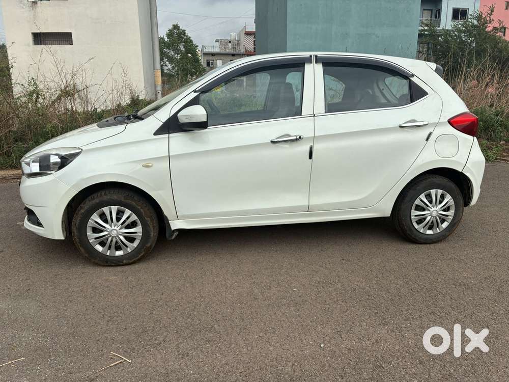Tata Tiago 1.2 Revotron Xm, 2017, Petrol