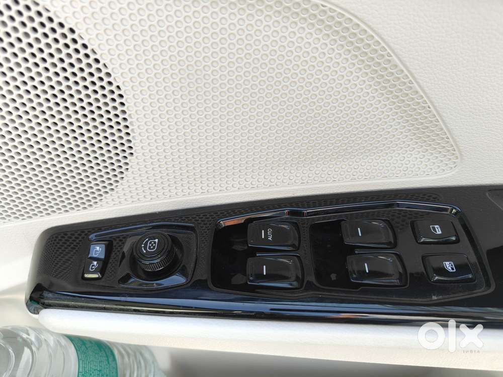 Mahindra Xuv 3xo Ax7l 1.2 Petrol At (pg), 2024, Petrol