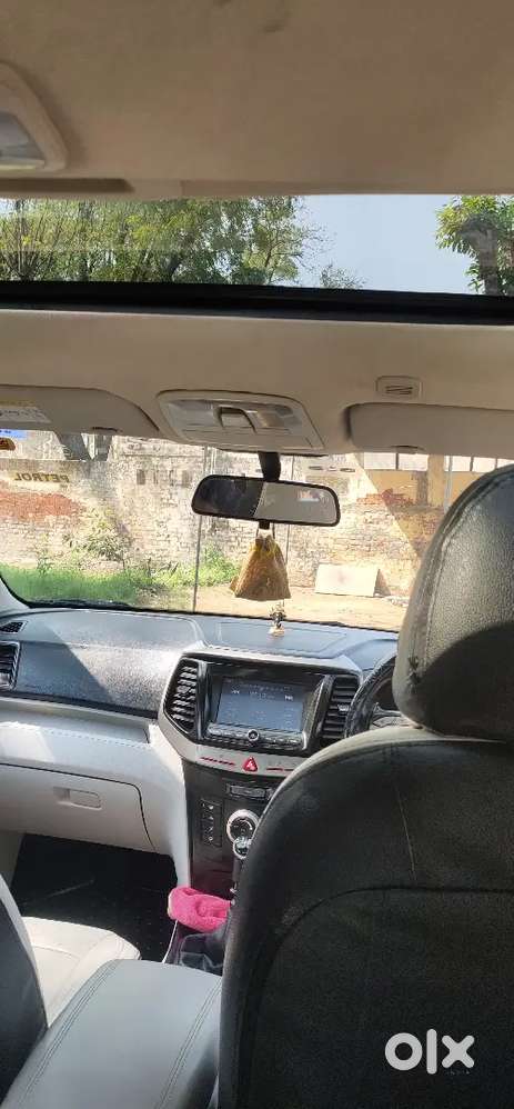 Mahindra Xuv300 W6 Petrol October 2021 Sunroof