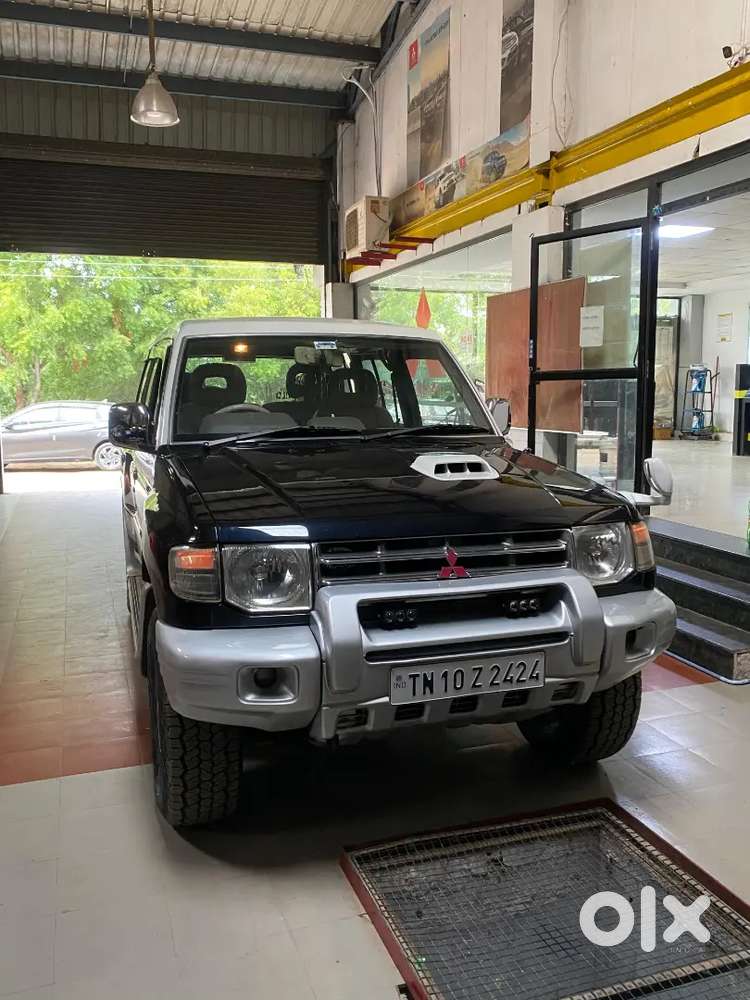 Mitsubishi Pajero 2010 Dual Tone