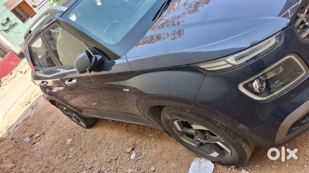 Hyndai Venue Peteol Automatic Cum Manual Transmission