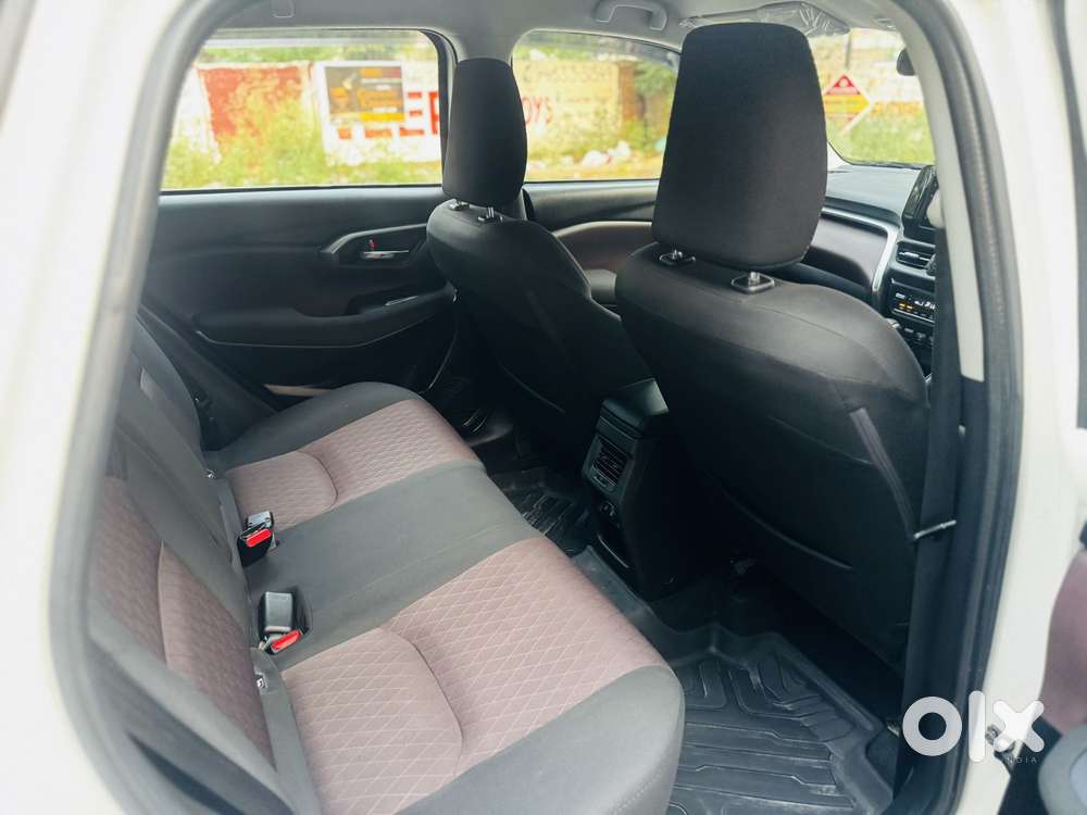 Maruti Suzuki Grand Vitara 1.5 Delta Smart Hybrid At, 2024, Petrol