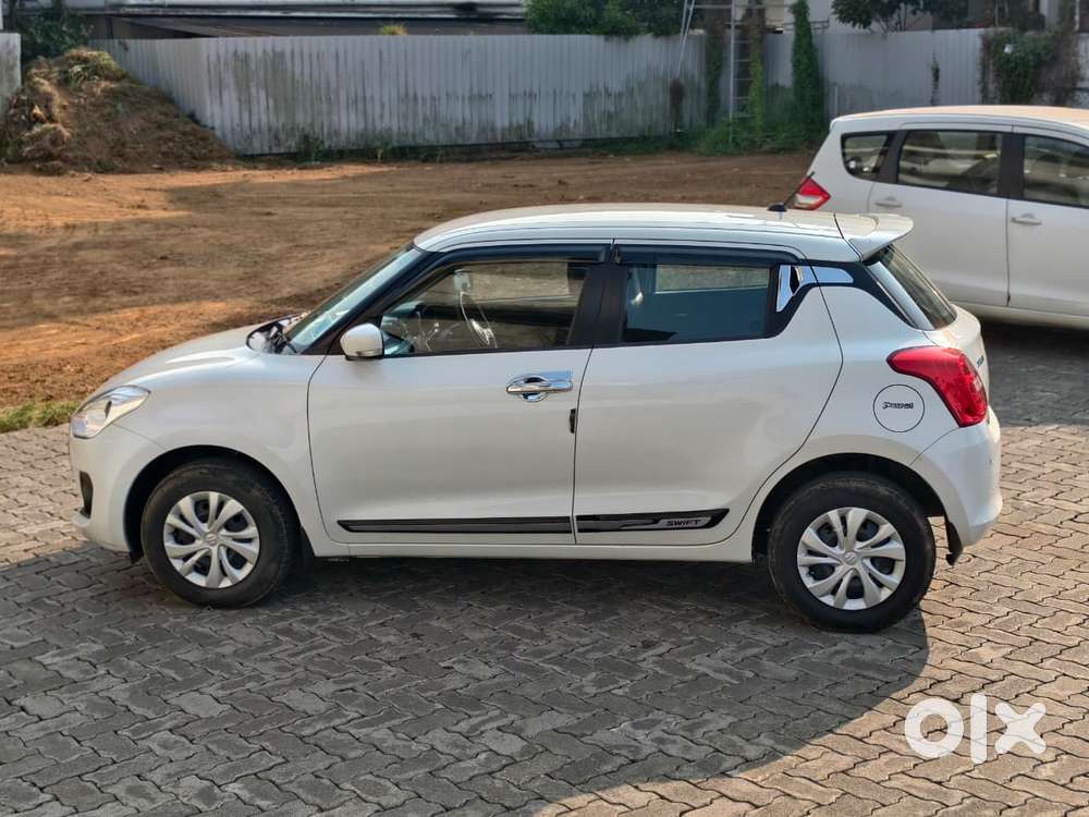 Maruti Suzuki Swift Vxi + Manual, 2021, Petrol