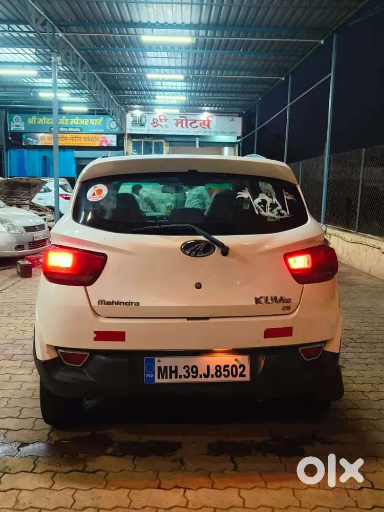 Mahindra Kuv 100