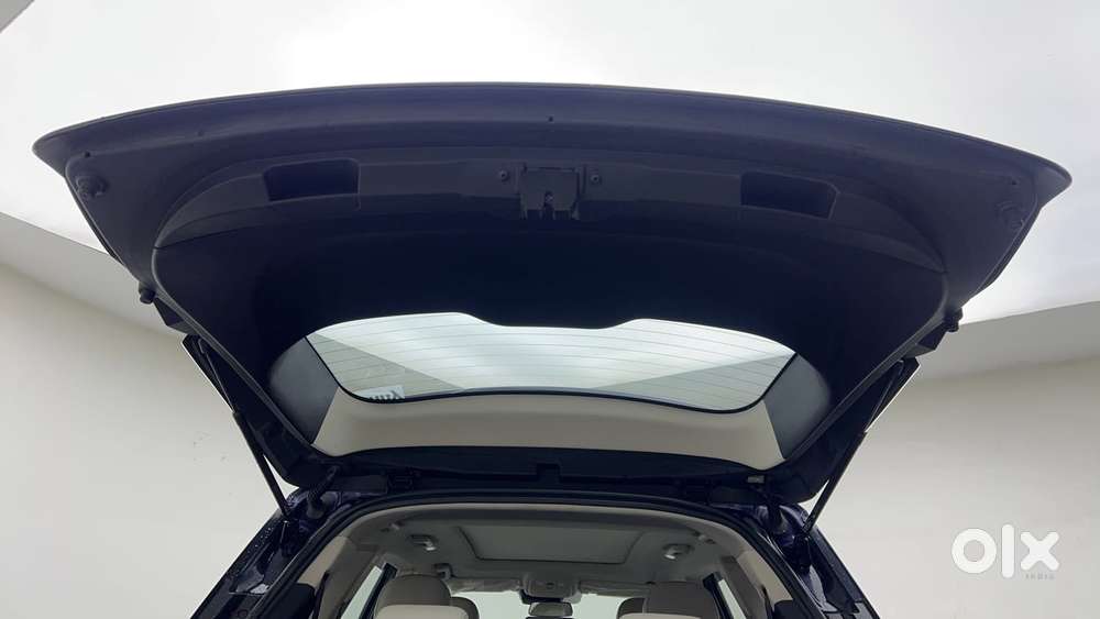Mahindra Xuv700 2.0 Ax 7 Petrol At Str, 2022, Petrol