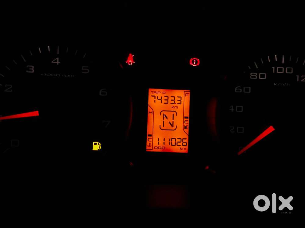 Mahindra Tuv 300 T6, 2016, Petrol