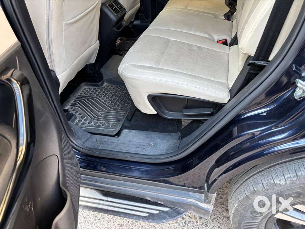 Mahindra Xuv700 Ax5 Petrol Mt 7 Seater 2022