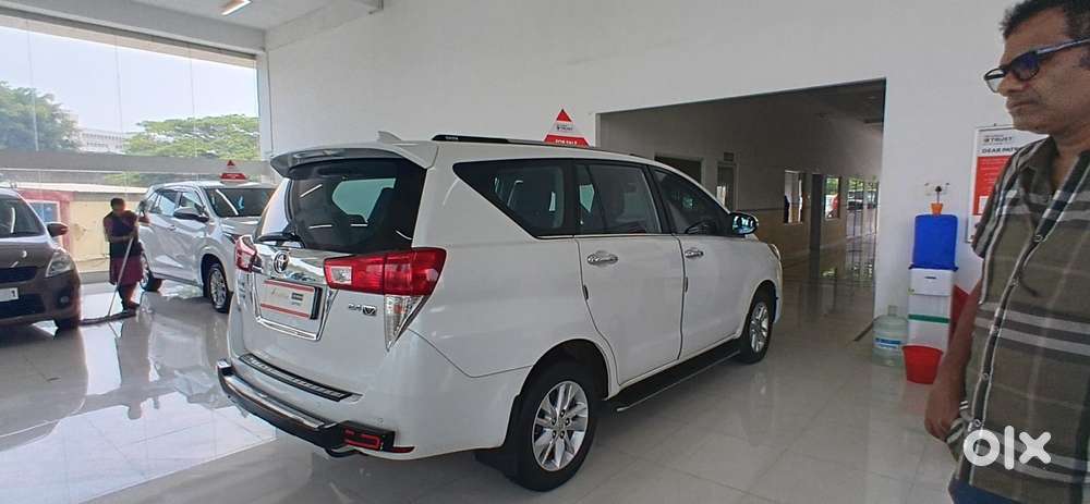 Toyota Innova Crysta 2.4 G Mt, 2023, Diesel