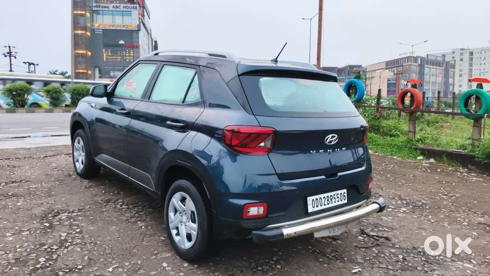 Hyundai Venue Petrol 2021- 2nd Owner