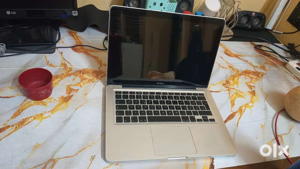 MacBook 13-inch (Late 2008) &ndash; 4GB RAM &ndash; 250GB SSD &ndash; Working Condition
