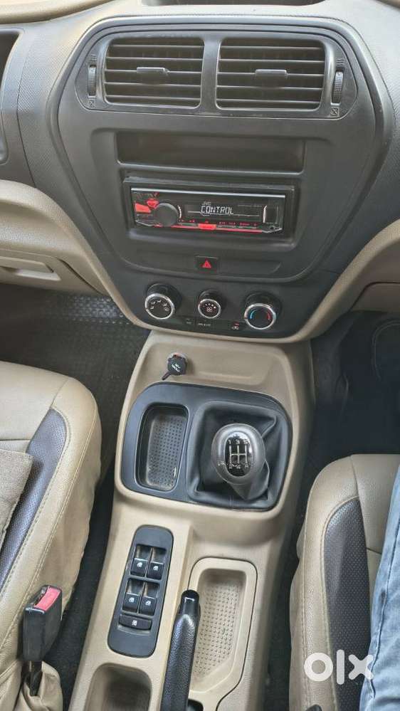 Mahindra Tuv 300 T4, 2016, Diesel