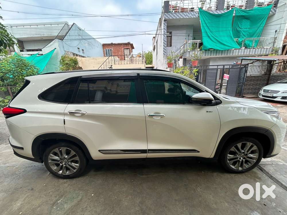 Toyota Innova Hycross Hybrid 2025
