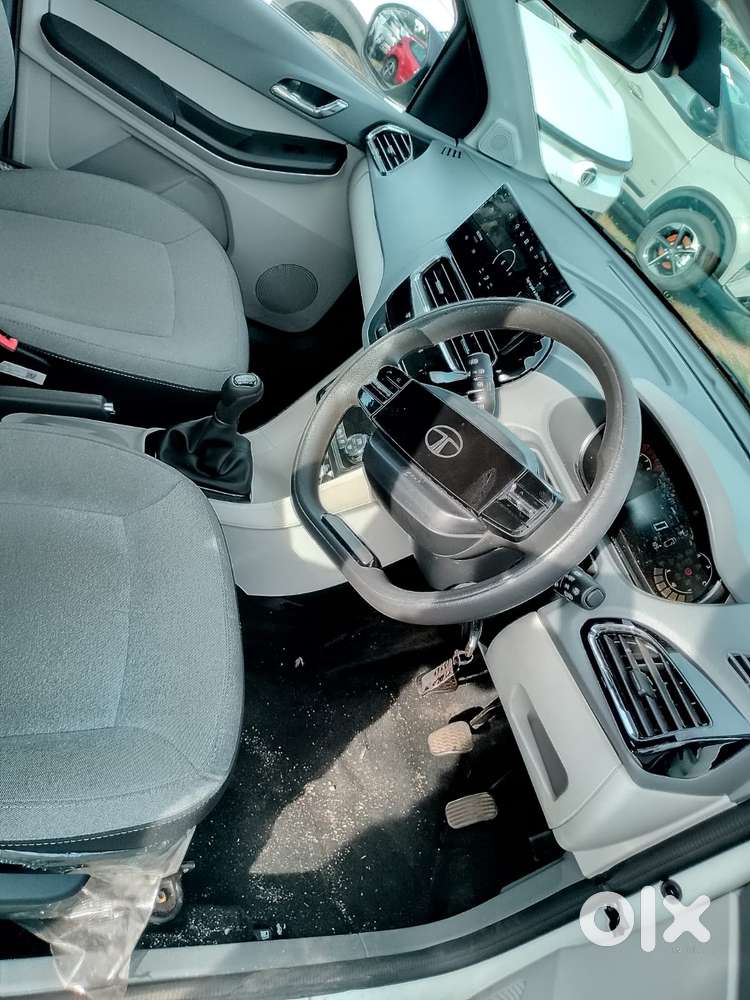 Tata Tiago Xz Plus Dual Tone, 2025, Petrol