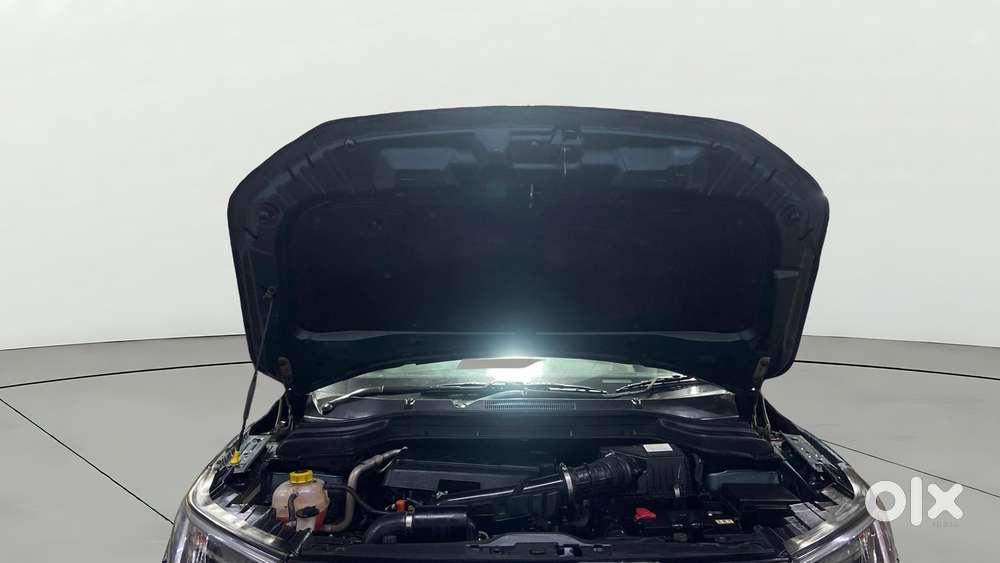 Mahindra Xuv300 1.2 W8 (o) Amt Petrol, 2021, Petrol