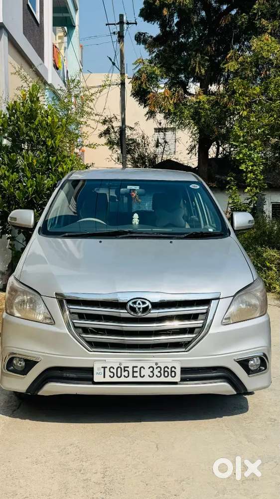Toyota Innova 2.5 V 2014