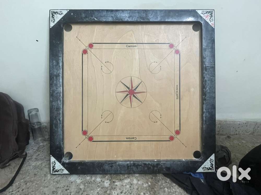 Carrom board