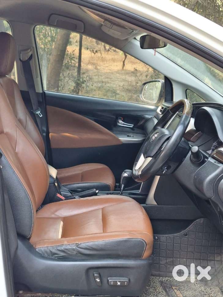 Toyota Innova Crysta 2.8 Zx At 7 Seater, 2016, Diesel