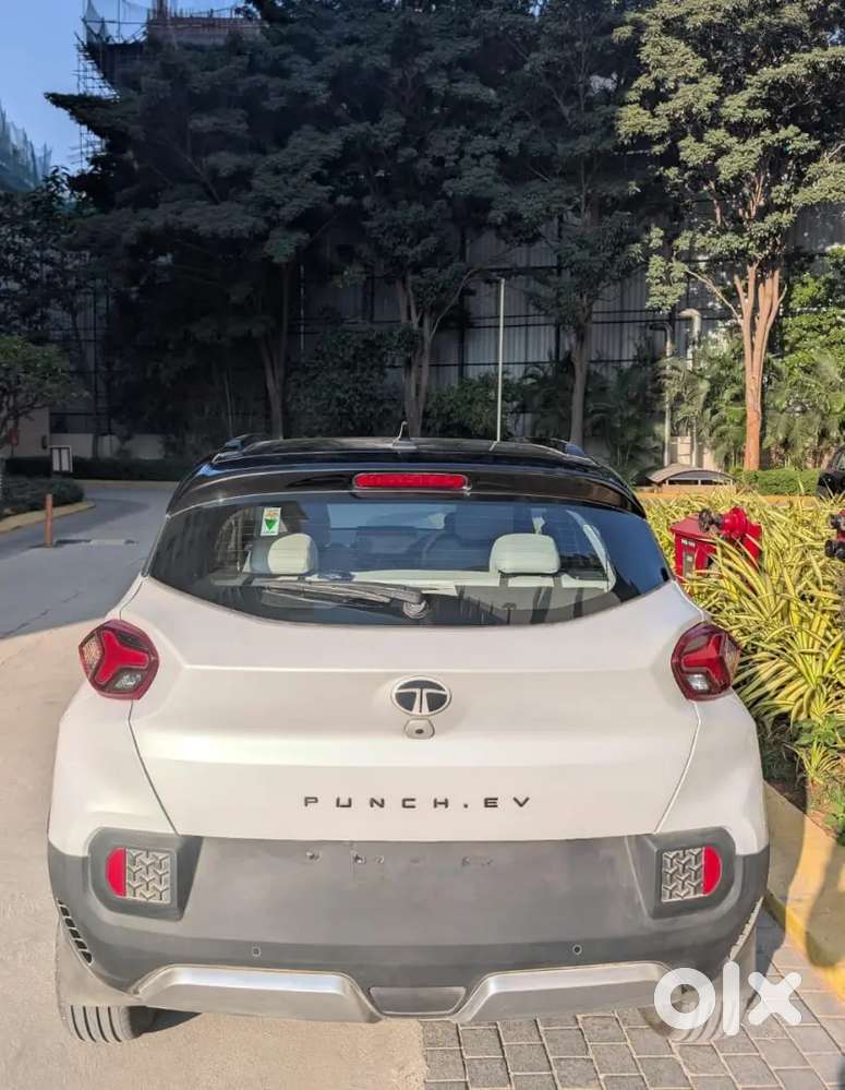 2025 Electric Vehicle Tata Punch Ev Empowered Plus Lr (long Range)