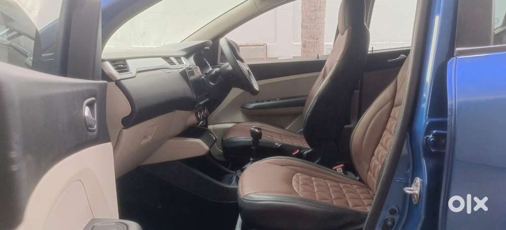 Renault Triber Rxz, 2023, Petrol