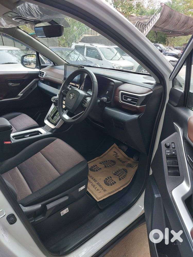 Toyota Innova Hycross 2.0 Vx (o) Hybrid 7 Str, 2025, Petrol