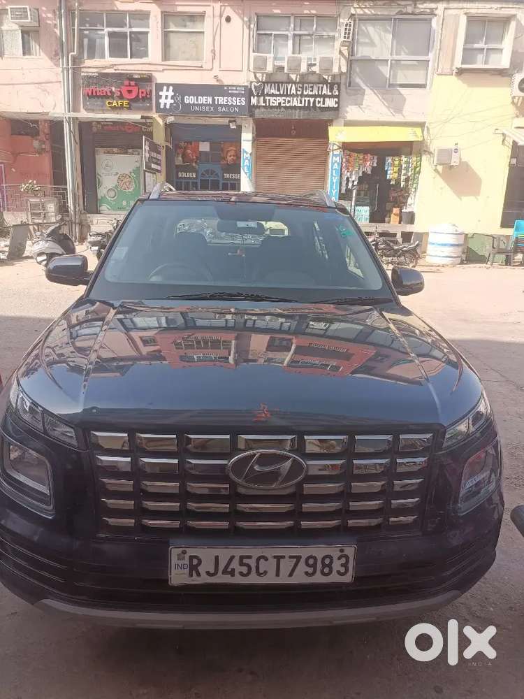 Hyundai Venue 2022 Petrol Well Maintained