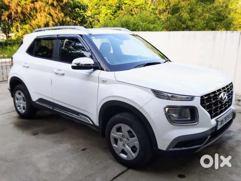 Hyundai Venue 2021 Mt Petrol- Excellent Condition